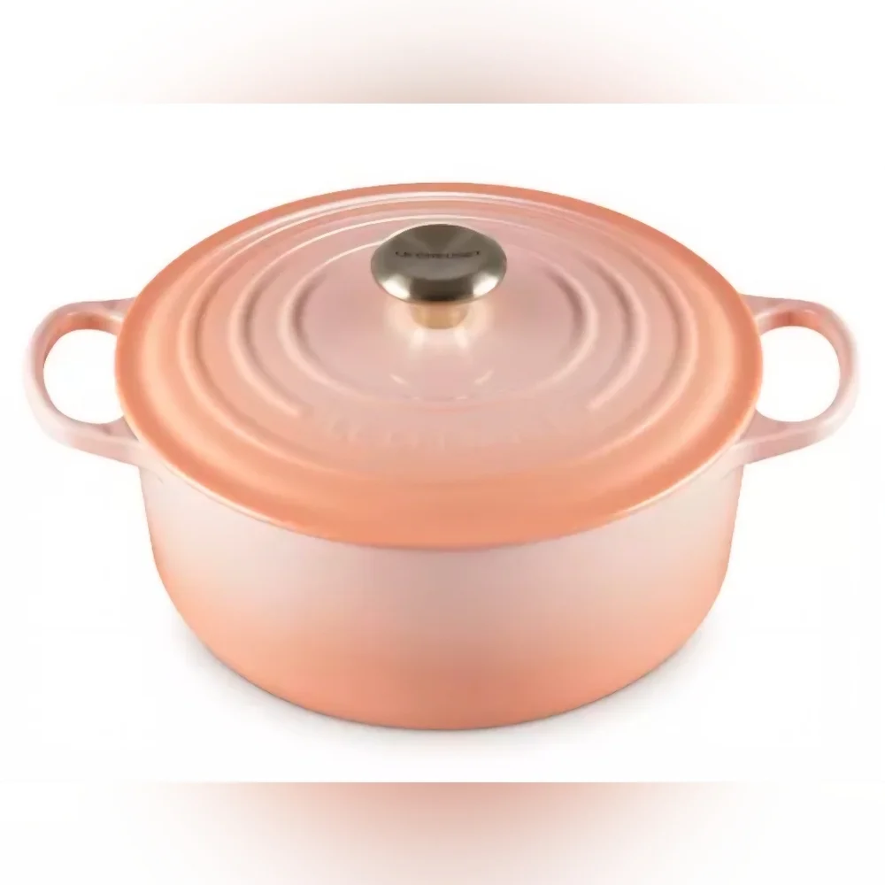 Le Creuset Signature Round Dutch Oven, 5.5 Qt., Color Pêche, Retail $434.95 USD